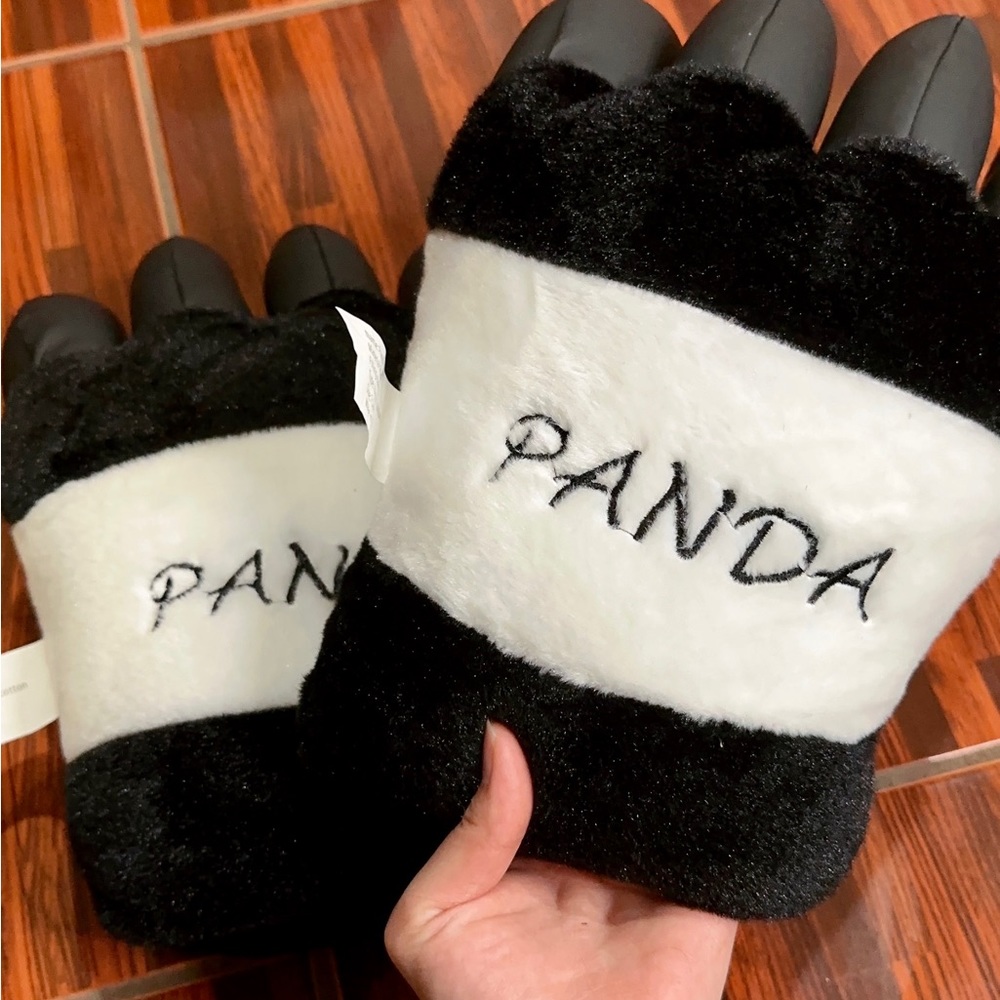 Panda hands - Decorating